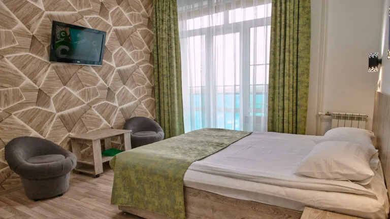 Стандарт с балконом — 18 м²